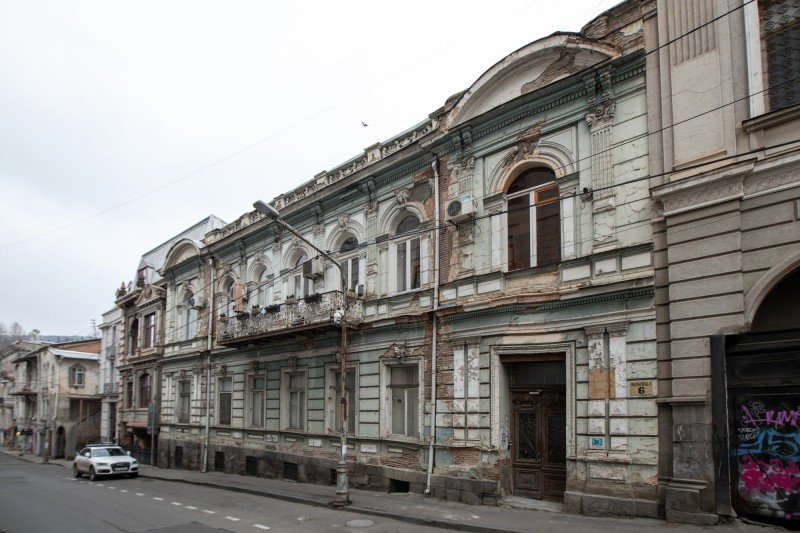 Pavle Ingoroqva Street