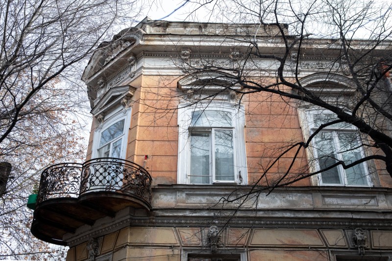 The building located at the intersection of 10, Machabeli and 14, Lermontov Streets